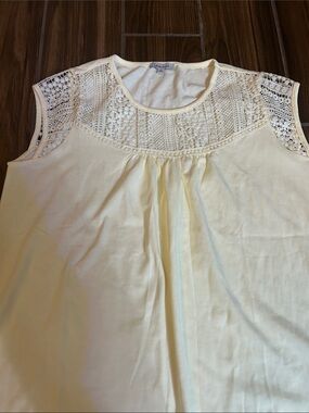 White Birch Sleeveless Crochet Yoke Women's Top - Cream